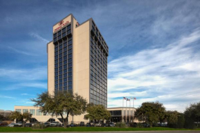 Отель Crowne Plaza Dallas Market Center, an IHG Hotel  Даллас